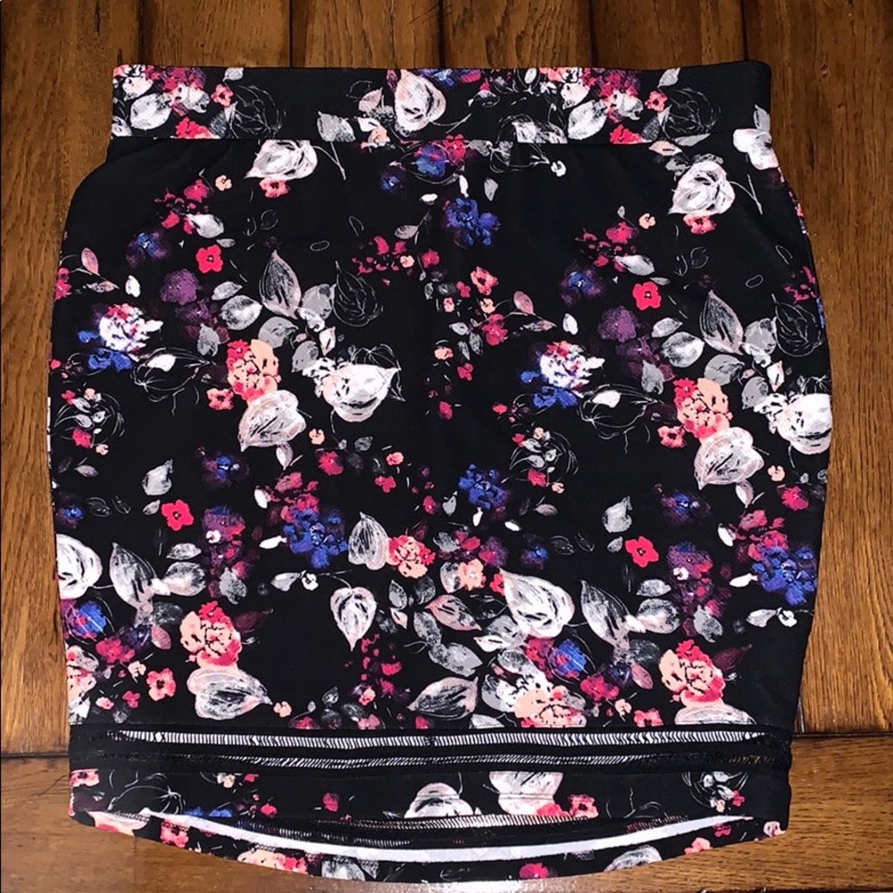 Torrid SZ 1 Floral Pencil Skirt